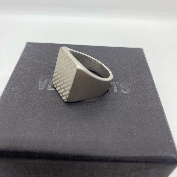 VETEMENTS NEW LOGO RING (M) - Picture 7 of 8